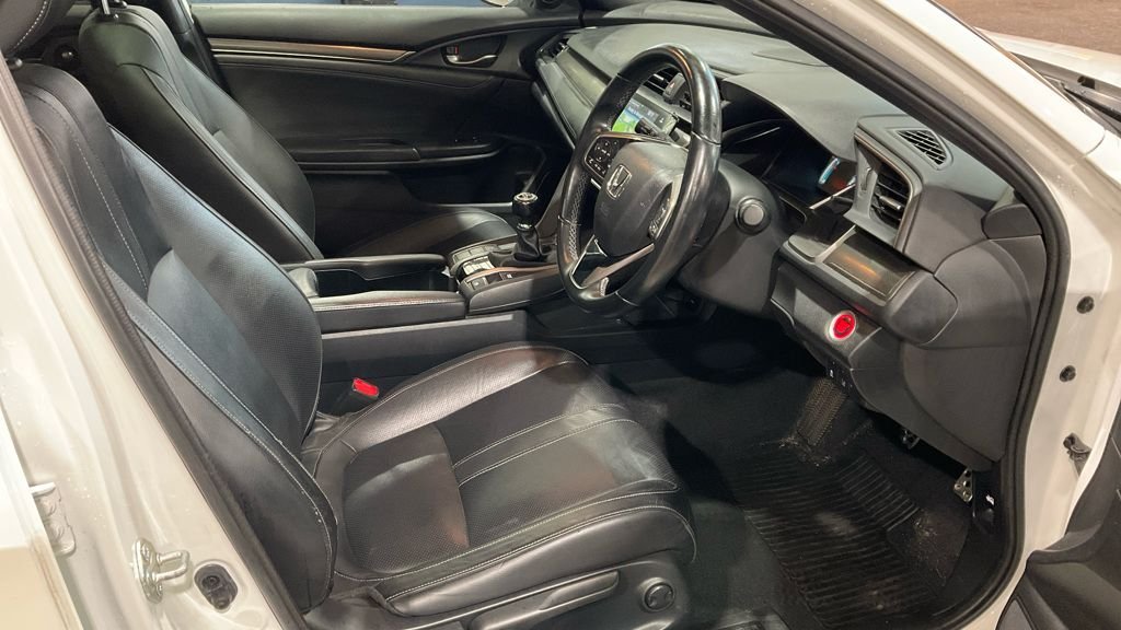 Used Honda Civic 2019 for sale - 76570547: Photo 2