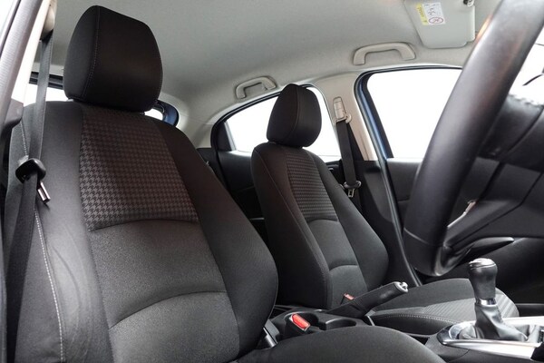 Used Mazda Mazda2 2018 for sale - 75573004: Photo 2