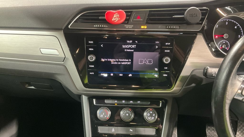 Used Volkswagen Touran 2020 for sale - 77302699: Photo 2