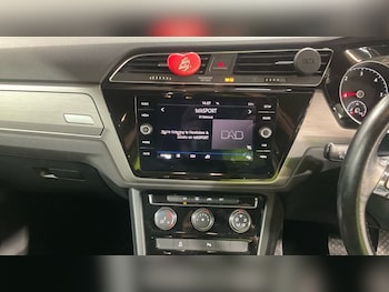 Used Volkswagen Touran 2020 for sale - 77302699: Photo