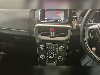 Used Volvo V40 2019 for sale - 75384154: Photo