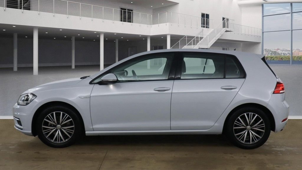 Used Volkswagen Golf 2018 for sale - 77007505: Photo 11