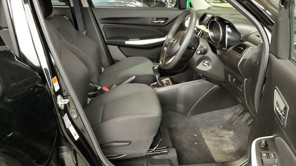 Used Suzuki Swift 2020 for sale - 76210875: Photo 2