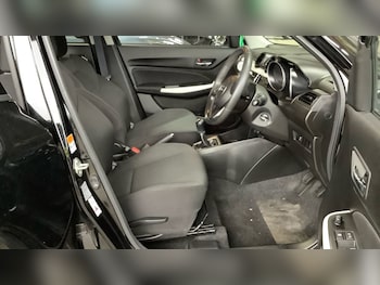 Used Suzuki Swift 2020 for sale - 76210875: Photo 2