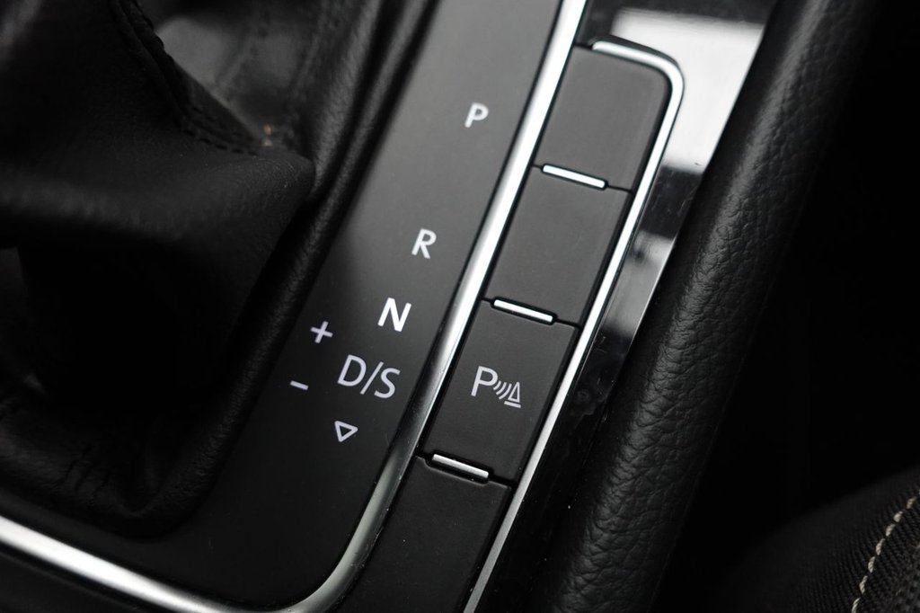 Used Volkswagen Golf 2016 for sale - 77065104: Photo 33