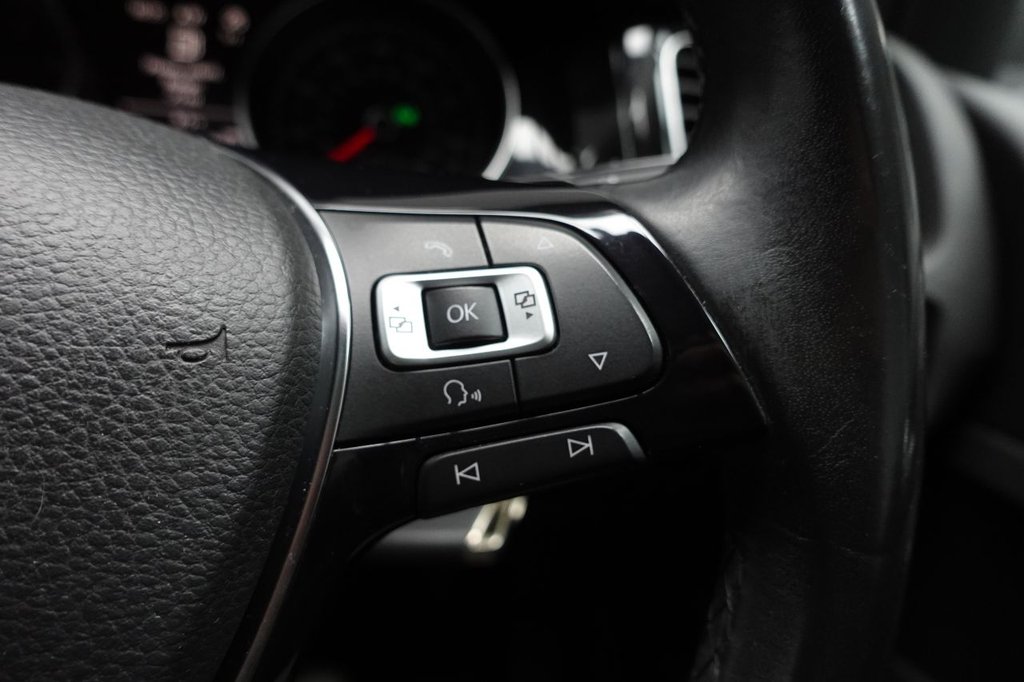 Used Volkswagen Golf 2016 for sale - 77065104: Photo 38