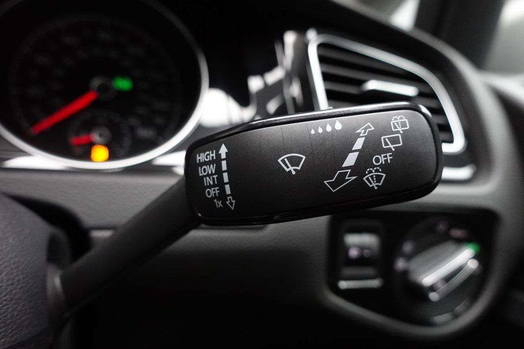 Used Volkswagen Golf 2016 for sale - 77065104: Photo 41