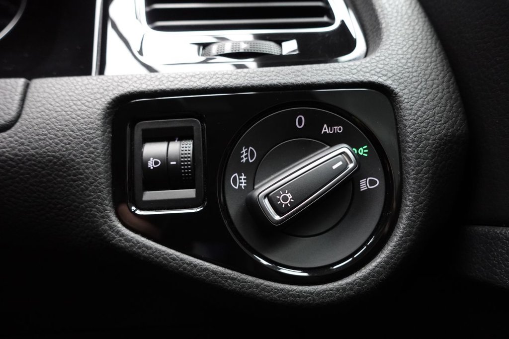 Used Volkswagen Golf 2016 for sale - 77065104: Photo 44