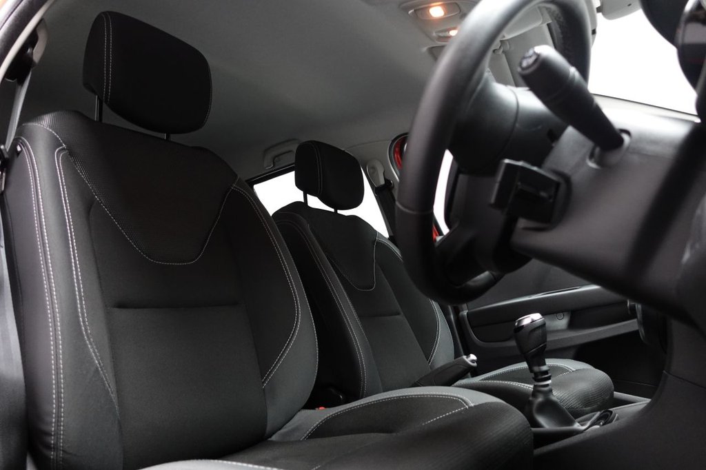 Used Renault Clio 2017 for sale - 76768789: Photo 2