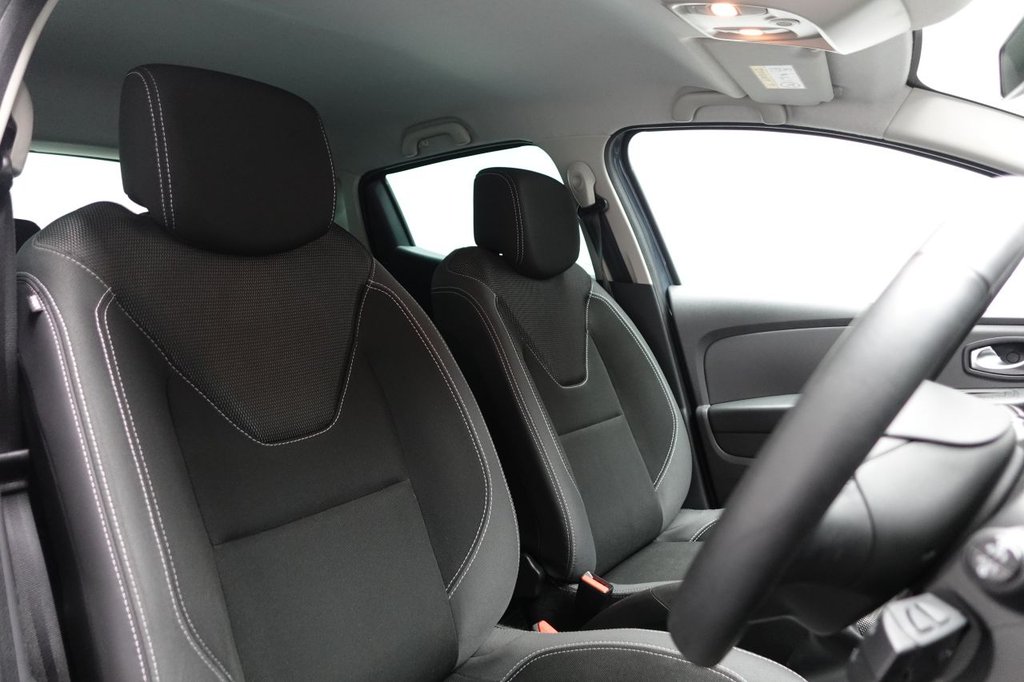 Used Renault Clio 2019 for sale - 76985913: Photo 2