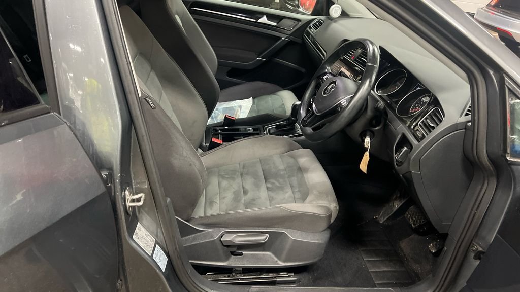 Used Volkswagen Golf 2018 for sale - 77037846: Photo 2