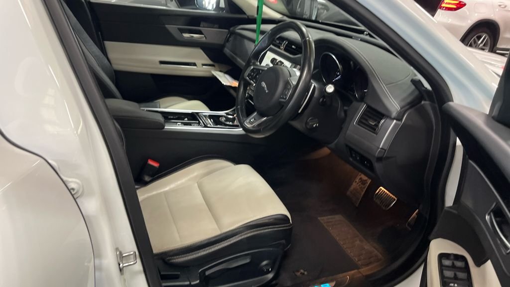 Used Jaguar XF 2019 for sale - 78069118: Photo 2