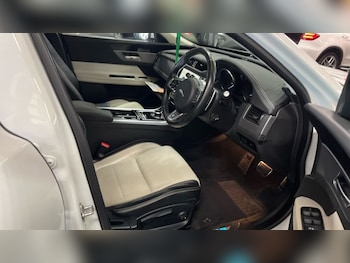 Used Jaguar XF 2019 for sale - 78069118: Photo