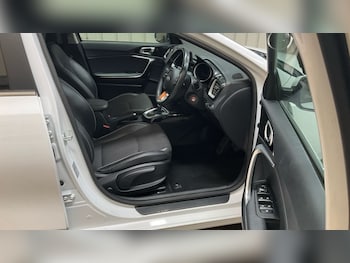 Used Kia Ceed 2019 for sale - 76740640: Photo