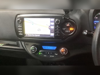 Used Toyota Yaris 2018 for sale - 77007419: Photo