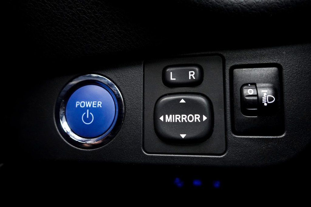 Used Toyota Yaris 2018 for sale - 77007419: Photo 40