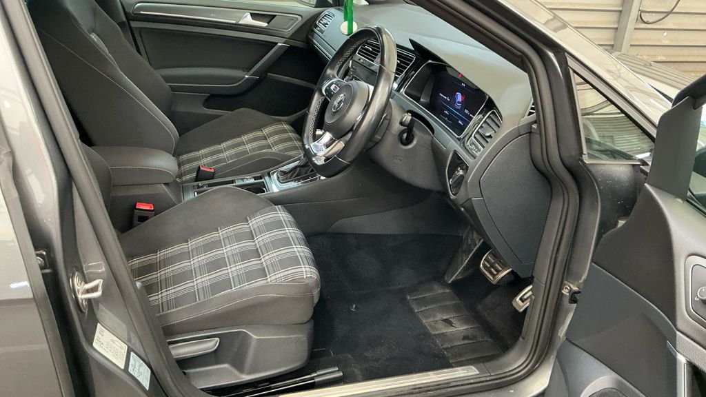 Used Volkswagen Golf 2019 for sale - 77821063: Photo 3