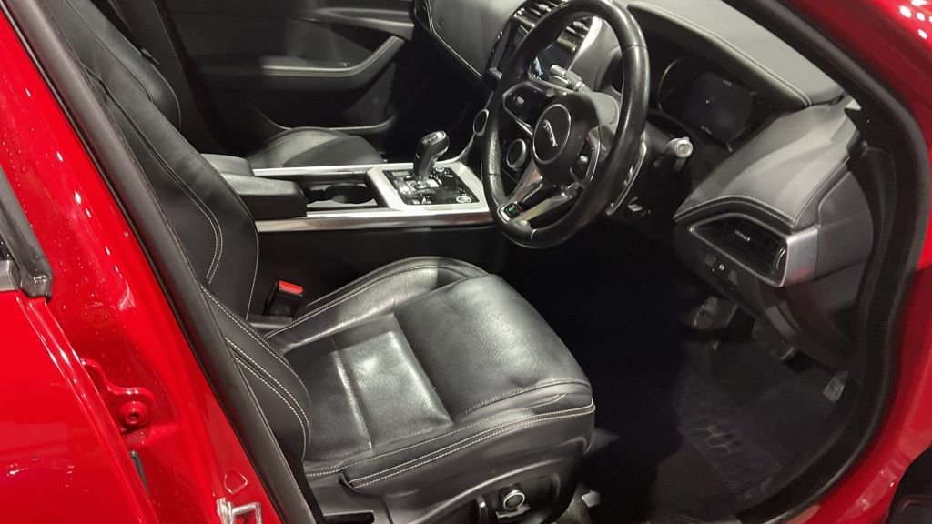 Used Jaguar XE 2019 for sale - 76429896: Photo 2