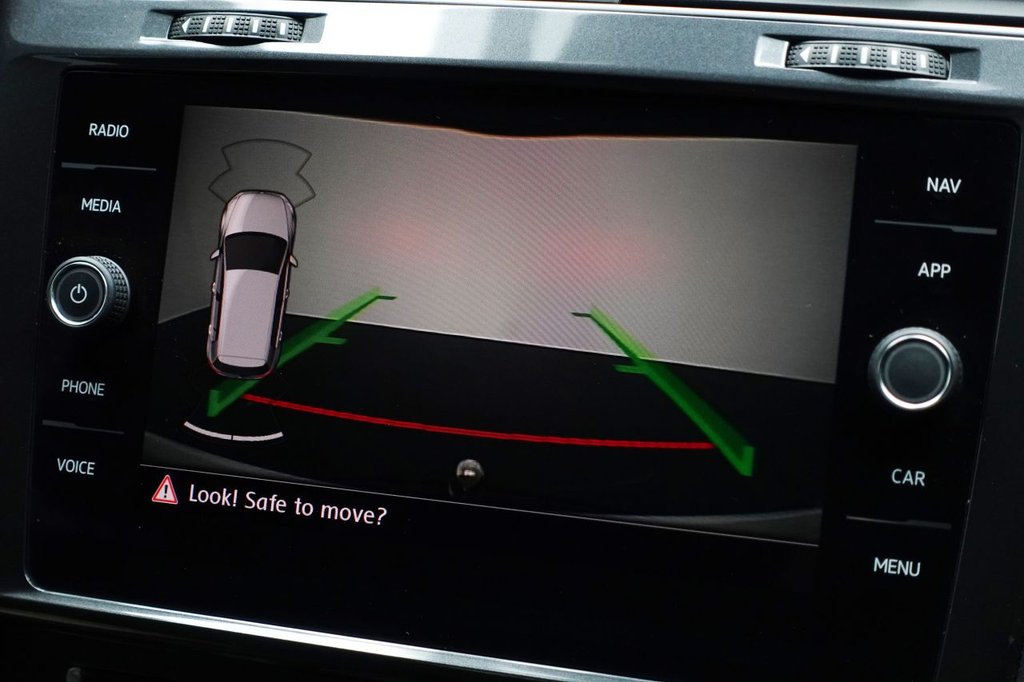 Used Volkswagen Golf 2018 for sale - 76132883: Photo 32