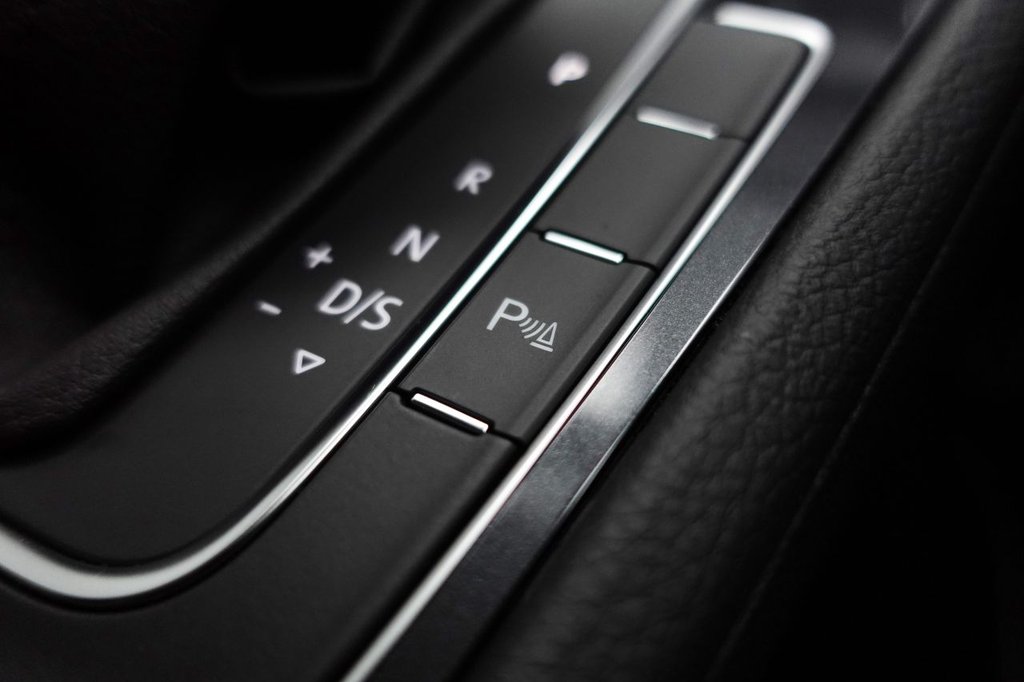 Used Volkswagen Golf 2018 for sale - 76132883: Photo 38