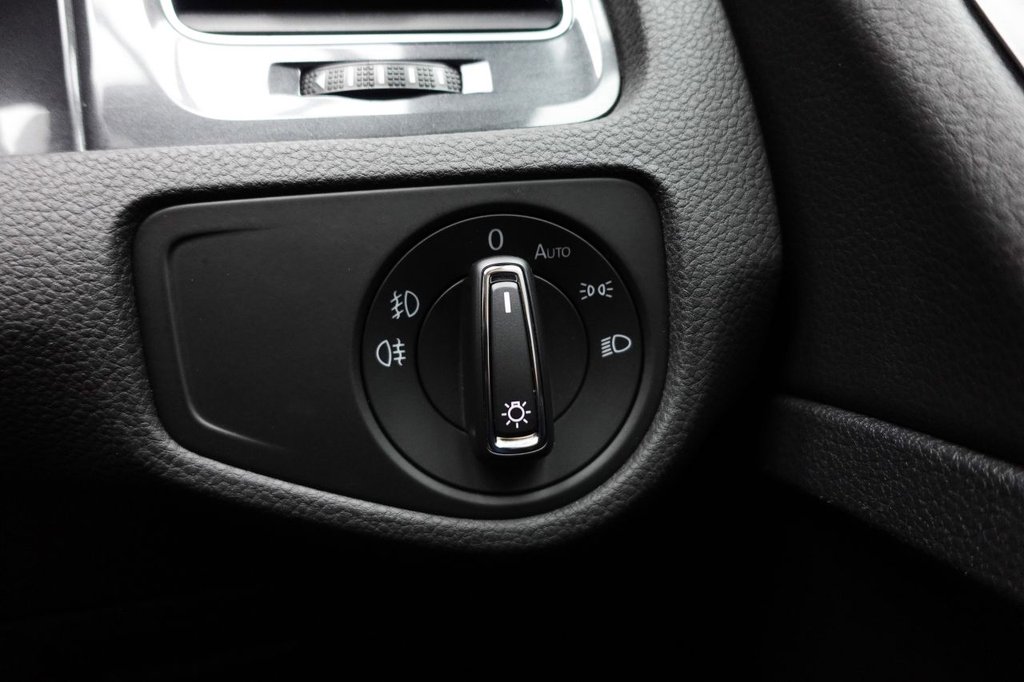 Used Volkswagen Golf 2018 for sale - 76132883: Photo 45