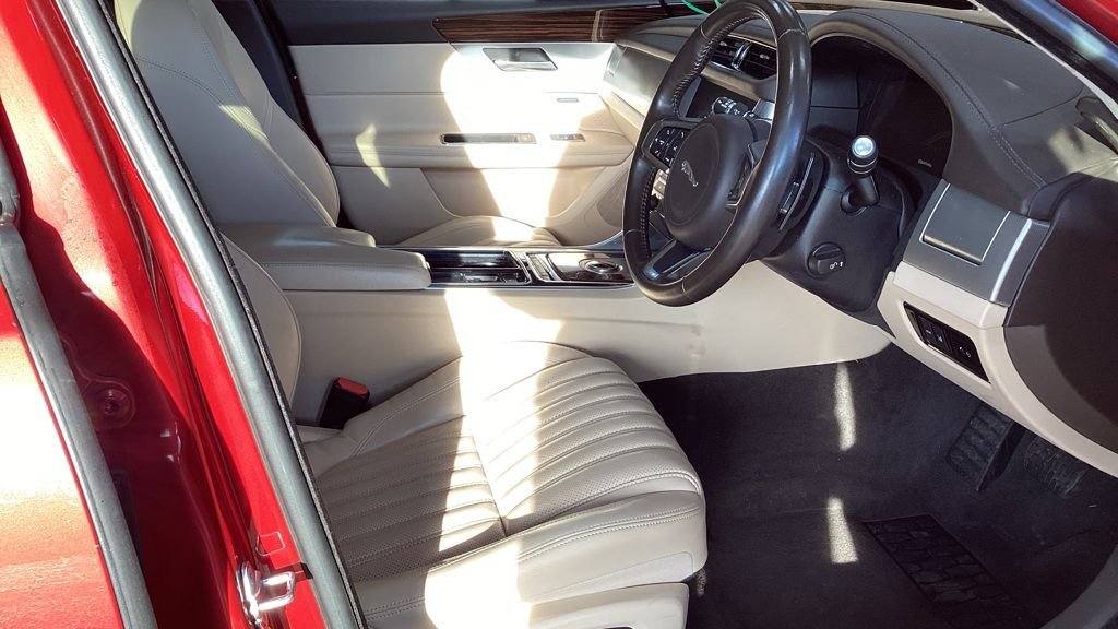 Used Jaguar XF 2017 for sale - 76740436: Photo 2