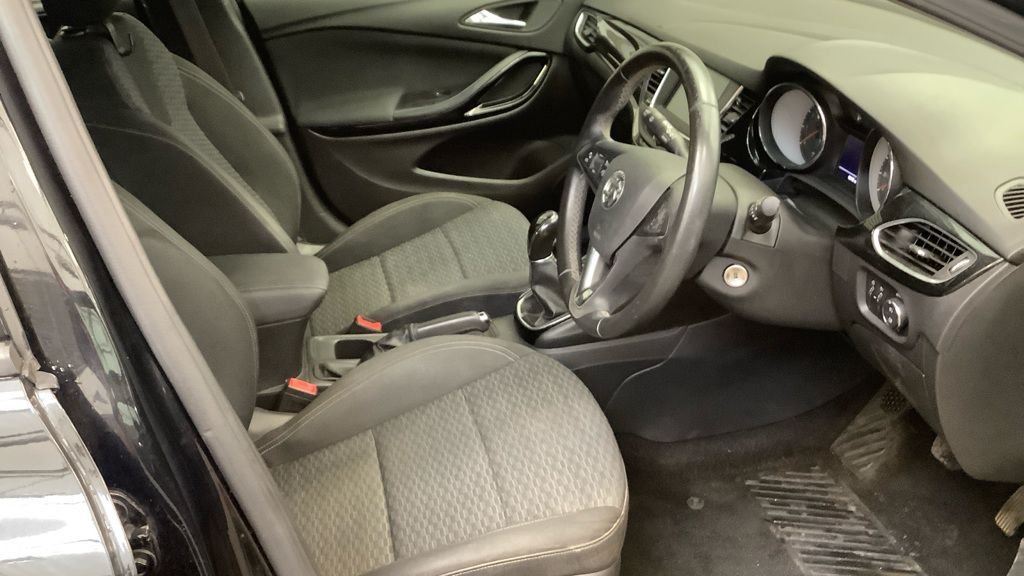 Used Vauxhall Astra 2018 for sale - 76048521: Photo 2