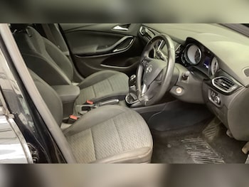 Used Vauxhall Astra 2018 for sale - 76048521: Photo 2