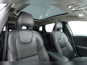 Used Volvo V40 2018 for sale - 79584298: Photo