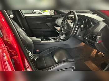 Used Jaguar XE 2018 for sale - 76429905: Photo