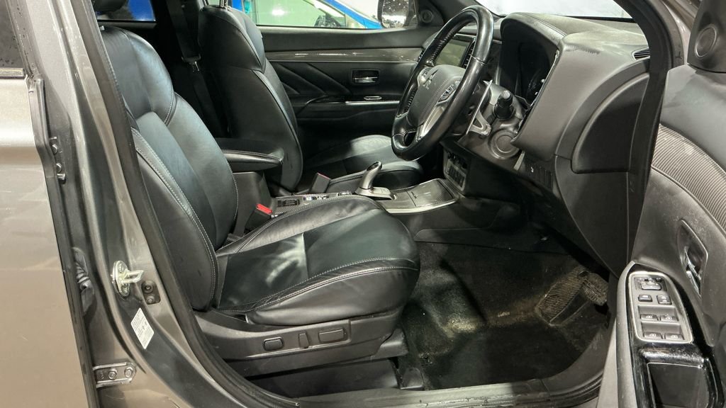 Used Mitsubishi Outlander 2021 for sale - 76632609: Photo 2