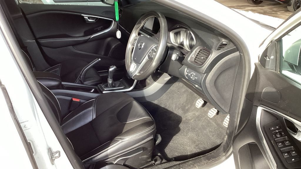 Used Volvo V40 2017 for sale - 76367742: Photo 2