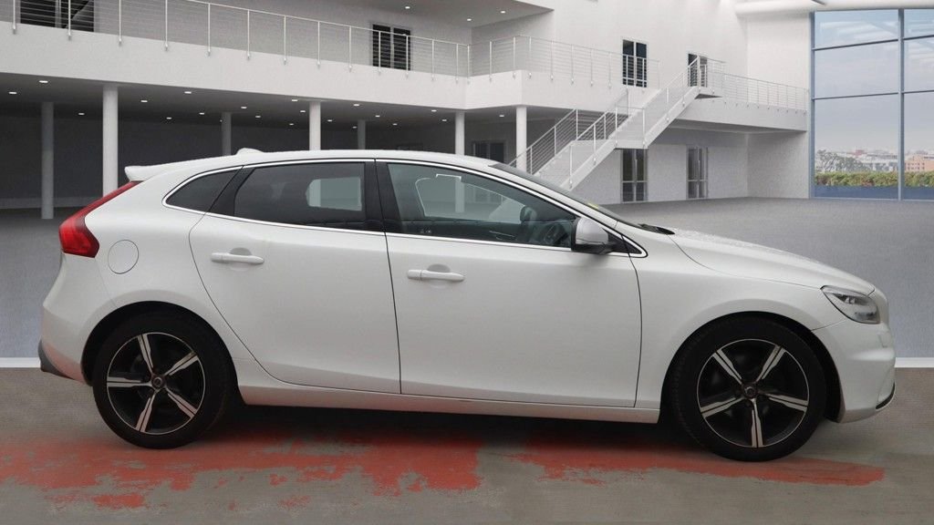 Used Volvo V40 2017 for sale - 76367742: Photo 9