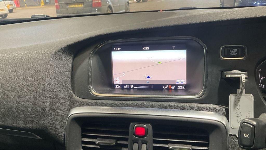 Used Volvo V40 2019 for sale - 77341878: Photo 2