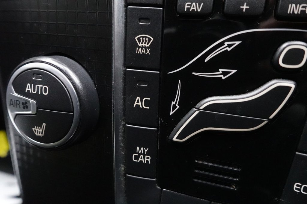 Used Volvo V40 2019 for sale - 77341878: Photo 32