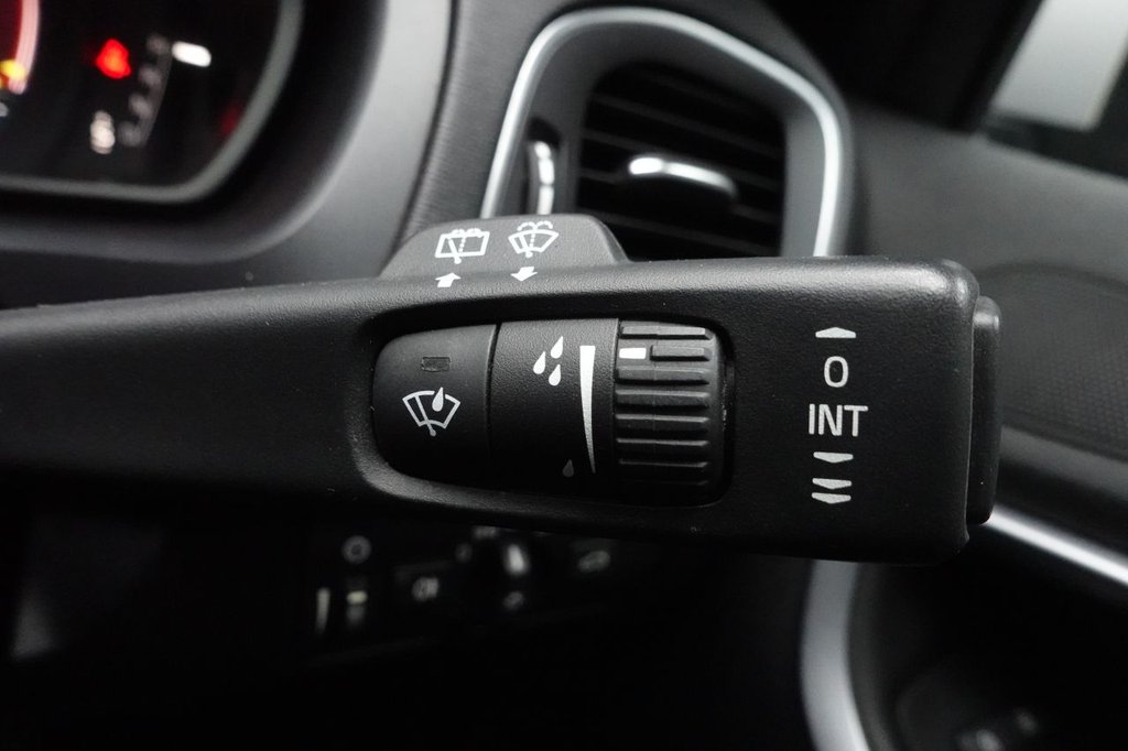 Used Volvo V40 2019 for sale - 77341878: Photo 41