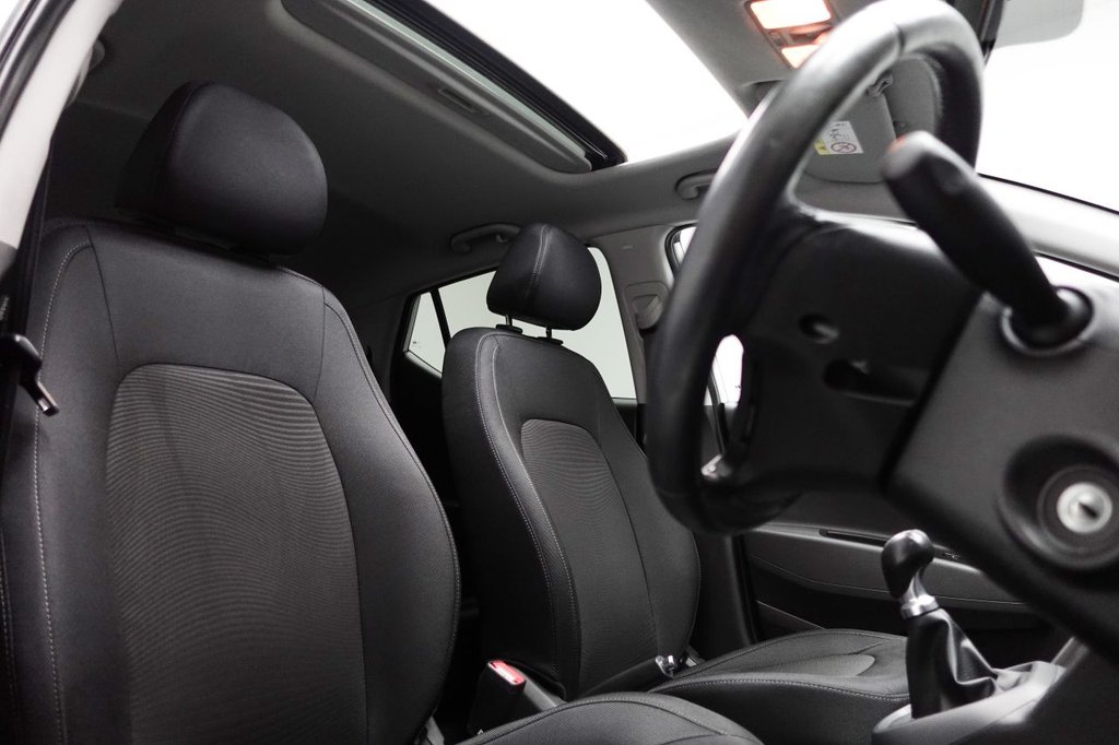 Used Hyundai i10 2017 for sale - 76267208: Photo 2