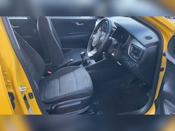 Used Kia Stonic 2022 for sale - 76923542: Photo