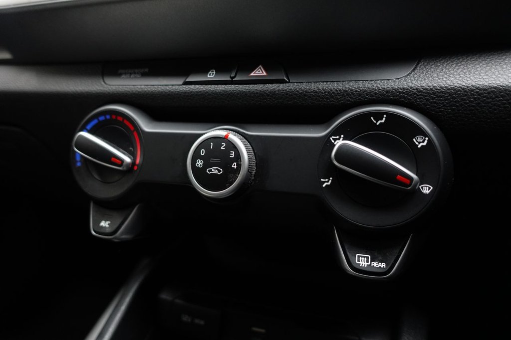 Used Kia Stonic 2022 for sale - 76923542: Photo 30