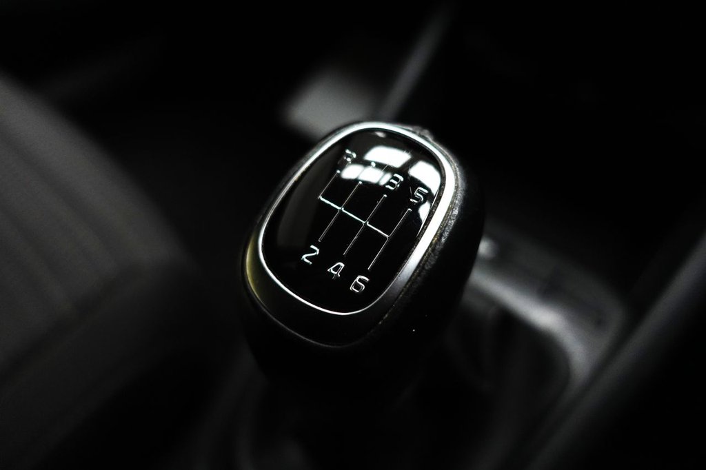 Used Kia Stonic 2022 for sale - 76923542: Photo 33