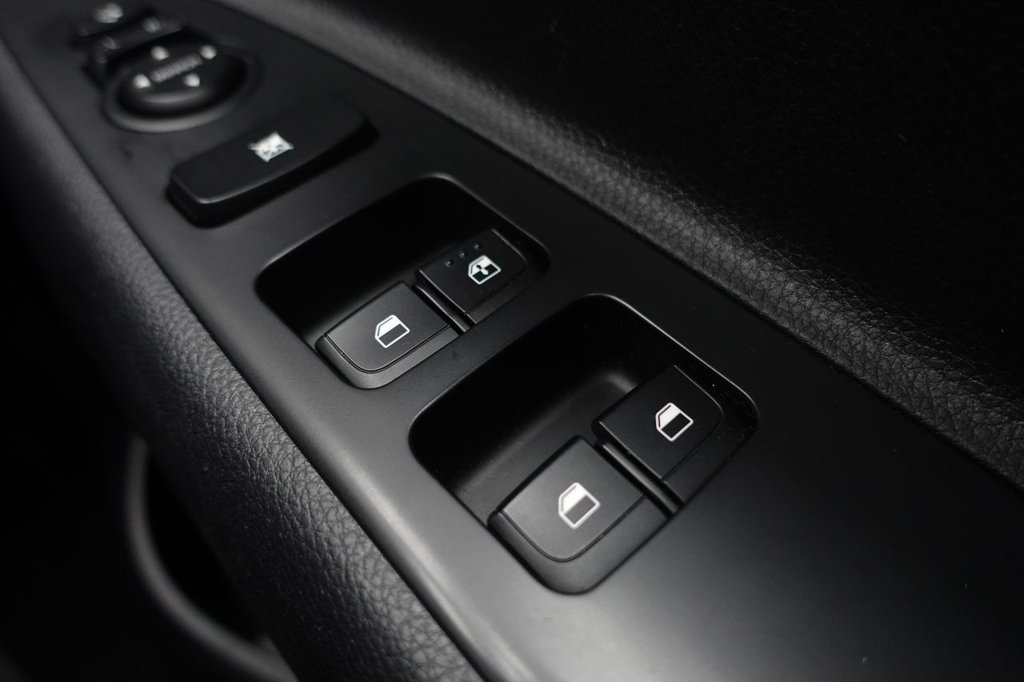 Used Kia Stonic 2022 for sale - 76923542: Photo 38