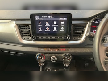 Used Kia Stonic 2022 for sale - 76923542: Photo