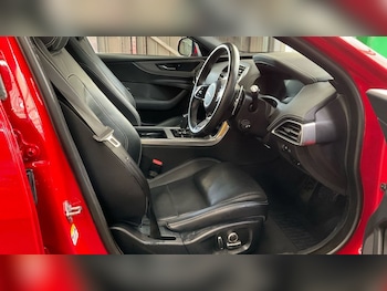 Used Jaguar XE 2019 for sale - 77621706: Photo