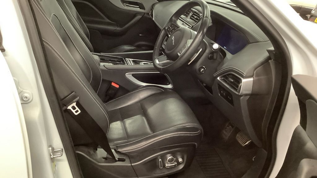 Used Jaguar F-Pace 2019 for sale - 77227410: Photo 4