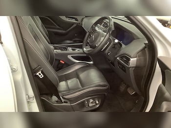 Used Jaguar F-Pace 2019 for sale - 77227410: Photo