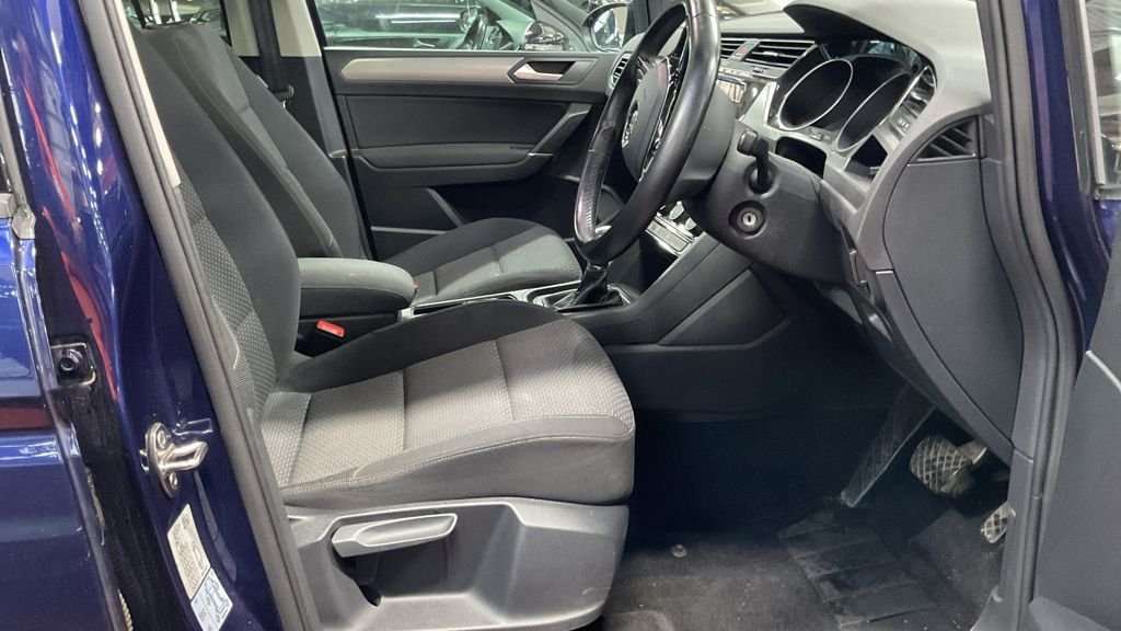 Used Volkswagen Touran 2017 for sale - 76081075: Photo 2