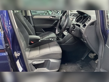 Used Volkswagen Touran 2017 for sale - 76081075: Photo 2