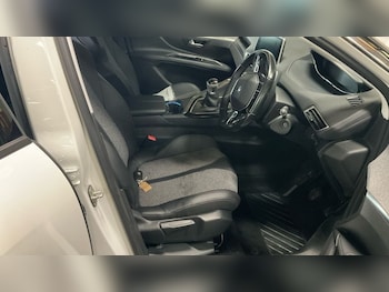 Used Peugeot 5008 2019 for sale - 76632614: Photo