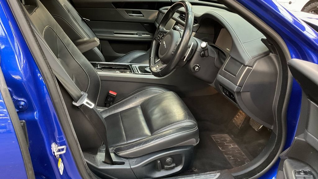 Used Jaguar XF 2018 for sale - 76496490: Photo 2