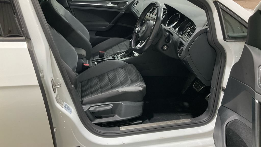 Used Volkswagen Golf 2019 for sale - 76496761: Photo 2